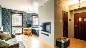 Studio Suite, 1 Double Bed | Living room