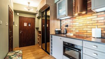 Studio Suite, 1 Double Bed | Private kitchenette