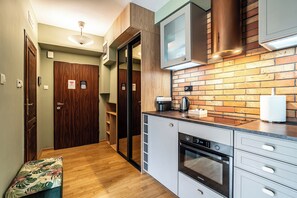 Studio Suite, 1 Double Bed | Private kitchenette - RentPlanet - Studio Krupnicza (Kraków)