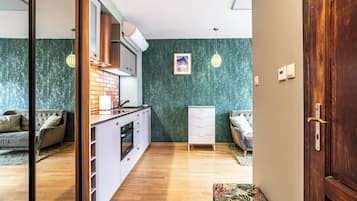 Studio Suite, 1 Double Bed | Private kitchenette