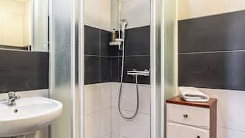 Studio Suite, 1 Double Bed | Bathroom