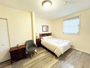 2 bedrooms, iron/ironing board, WiFi, bed sheets - 2-bedroom apartment in lovely Pittsburgh with parking and breathtaking view (Pittsburgh)