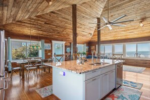 Interior - Oceanfront Cottage | Expansive Deck | Stunning Views | 3BR Retreat (Emerald Isle)