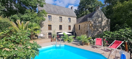 プール. Room 'Chambre Mer' with Shared Pool, Shared Terrace and Wi-Fi