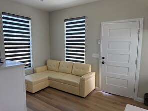 Living area - Fantastic 1-bedroom Brand Casita with AC in welcoming Pahrump (Pahrump)