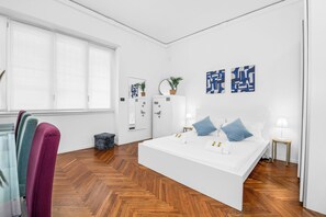 2 bedrooms, iron/ironing board, WiFi, bed sheets - "3 Beds Duomo Square "Modern House+6 Pax By KeyHost (Milano)