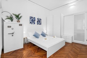 2 bedrooms, iron/ironing board, WiFi, bed sheets - "3 Beds Duomo Square "Modern House+6 Pax By KeyHost (Milano)