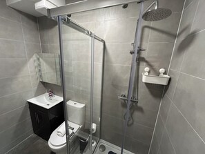 Bathroom - Dublin City Center double bed Studio (Dublin)