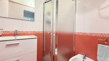 淋浴設備、坐浴桶、提供毛巾