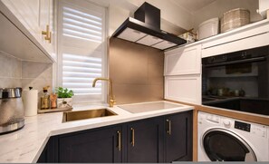 House - Luxury Pad for Couples Next to Paddington Station (London)