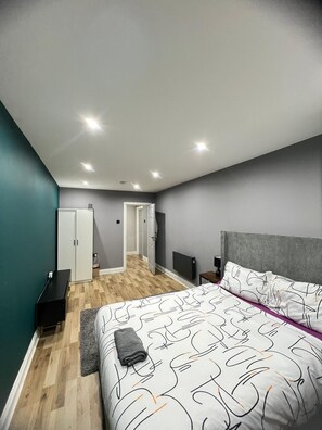 1 bedroom, WiFi, bed sheets - Serene 1 Bedroom (Wembley)