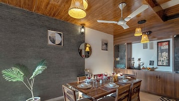 Villa Deluxe, balcón | Restaurantes