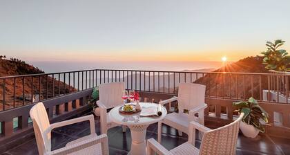 Alaya Stays Evara - 2 BHK Hilltop