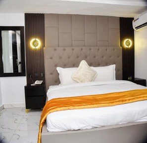 Chambre Deluxe, balcon, vue ville | Bureau, espace de travail pour ordinateur portable, rideaux occultants
