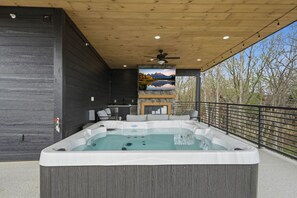 Terrace/patio - NEW Build - Smokies Haven w/ Hot Tub, Games, MORE (Pigeon Forge)