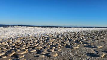 Una playa cerca