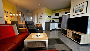 TV, fireplace - Holiday Apartment Hafenkiek 55 for 3 Guests (44 m²) in Karlshagen (Karlshagen)