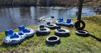 River Front Home - 7 bedrooms, 4 bath, sleeps 14 guests