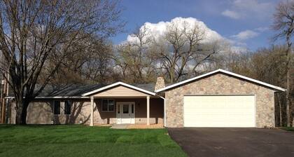 River Front Home - 7 bedrooms, 4 bath, sleeps 14 guests
