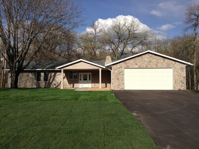 River Front Home - 7 bedrooms, 4 bath, sleeps 14 guests