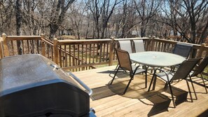 Outdoor dining - River Front Home - 7 bedrooms, 4 bath, sleeps 14 guests (St. Franics)