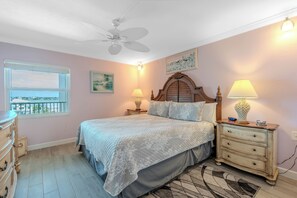 1 bedroom, iron/ironing board, Internet, bed sheets - 🌊Beachfront with Great Amenities | Stunning Views | Gateway Villas 595🌊 (Fort Myers Beach)