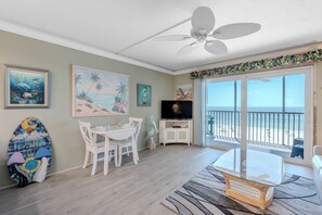 TV - 🌊Beachfront with Great Amenities | Stunning Views | Gateway Villas 595🌊 (Fort Myers Beach)