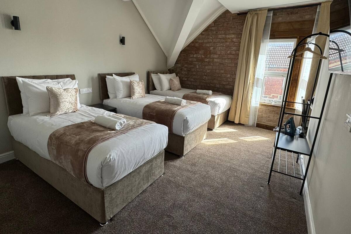 غرفة ثلاثية - 3 أسرّة فردية منفصلة - لغير المدخنين - بحمام خاص