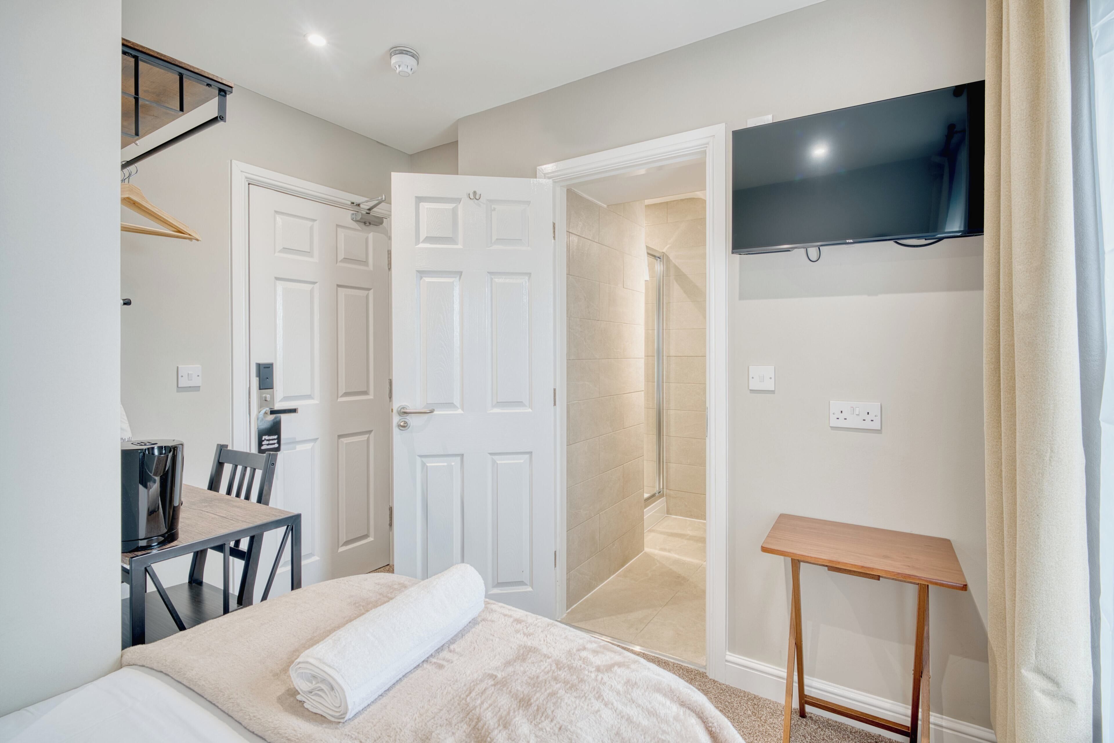 Single Room, 1 Twin Bed, Non Smoking, Private Bathroom | Desk, laptop workspace, free WiFi