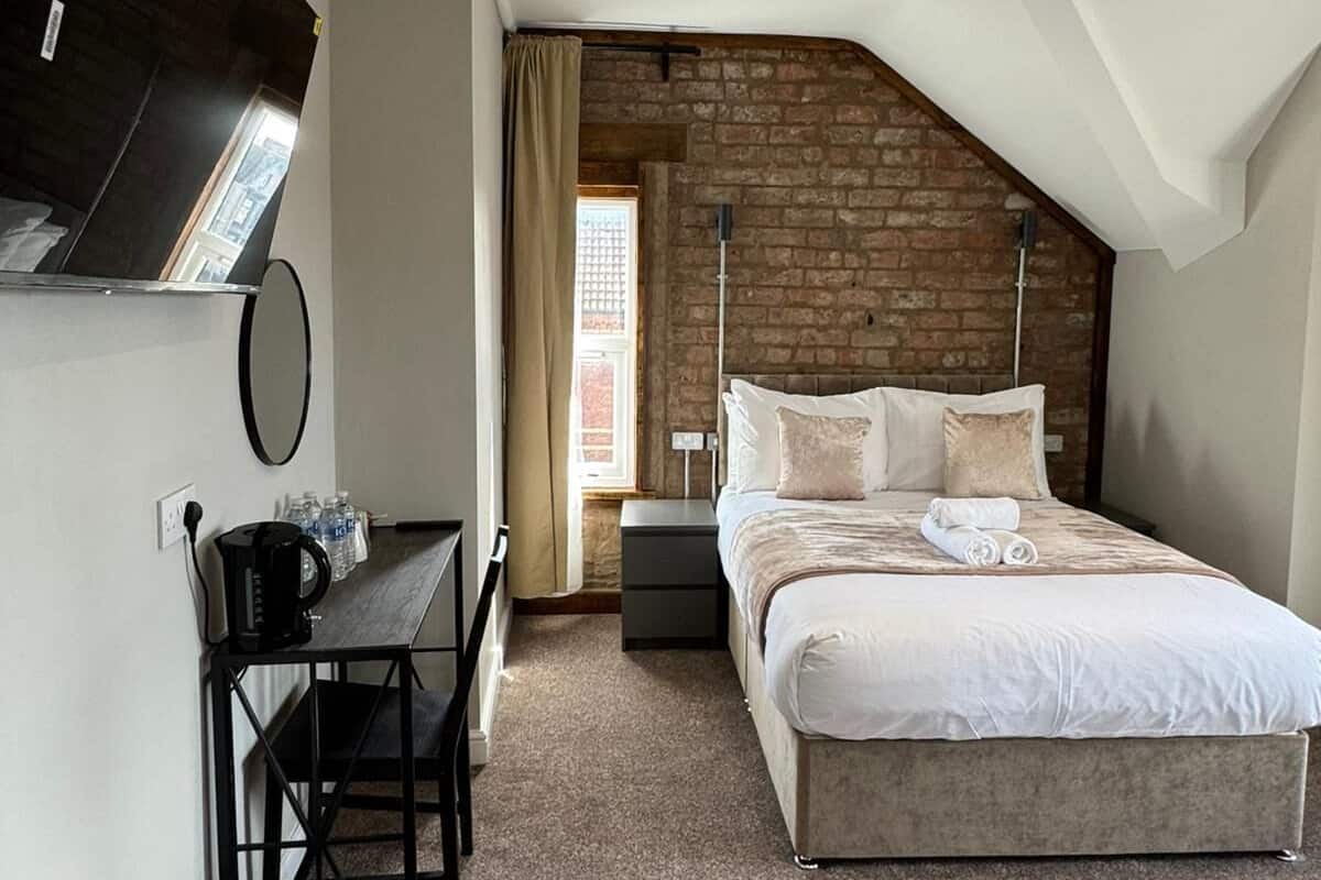 غرفة مزدوجة - سرير مزدوج - لغير المدخنين - بحمام خاص