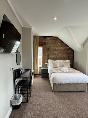 Chambre Double, 1 lit double, non-fumeurs, salle de bains privée