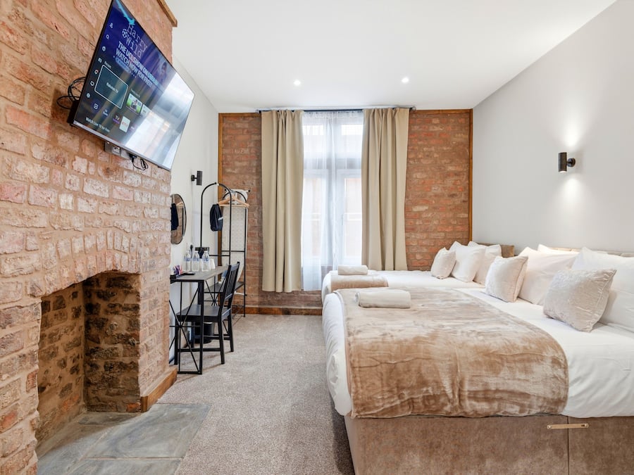 Familieværelse - flere senge - ikke-ryger - privat badeværelse