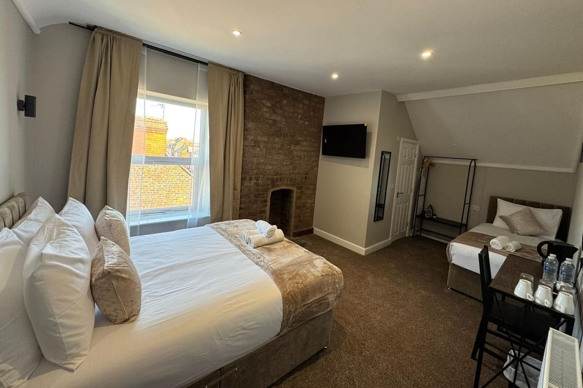 غرفة عائلية - عدة أسرّة - لغير المدخنين - بحمام خاص