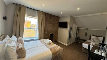 Family Room, Multiple Beds, Non Smoking, Private Bathroom