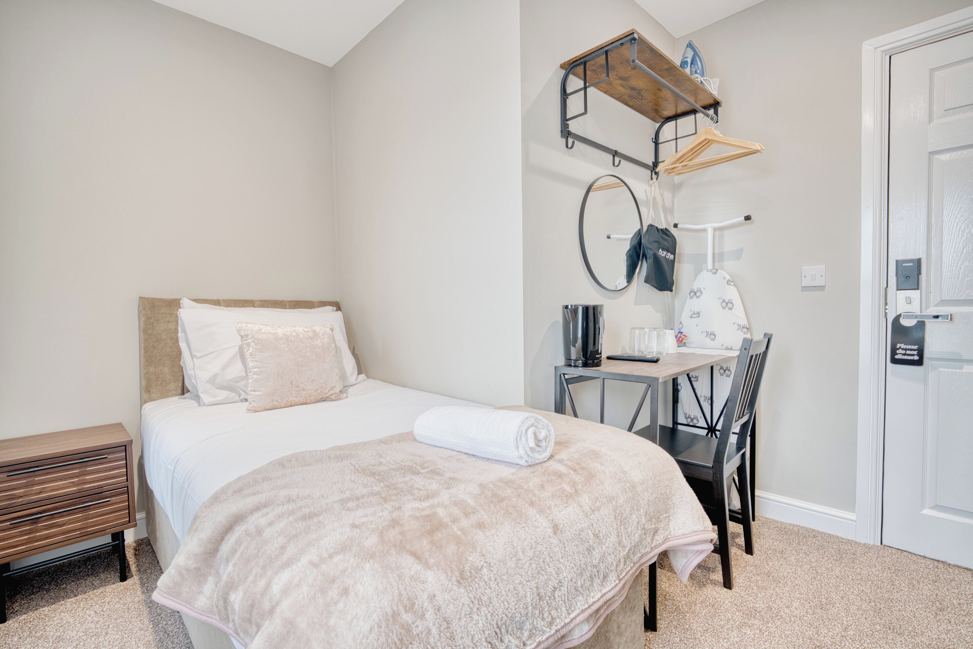 Single Room, 1 Single Bed, Non Smoking, Private Bathroom