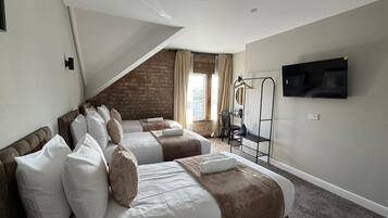 Triple Room, 3 Twin Beds, Non Smoking, Private Bathroom