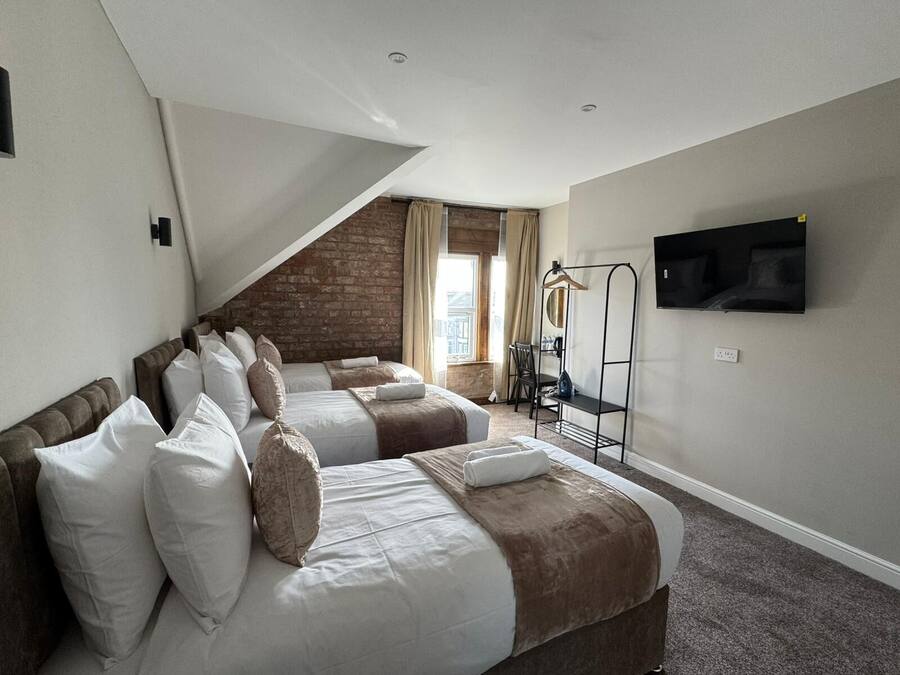 Triple Room, 3 Single Beds, Non Smoking, Private Bathroom