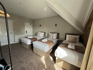 Triple Room, 3 Single Beds, Non Smoking, Private Bathroom