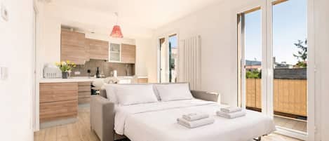 2 bedrooms, iron/ironing board, free WiFi, bed sheets