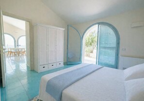 1 habitación, caja de seguridad en la habitación y cuna de viaje 