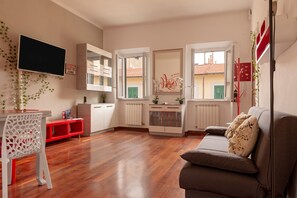 TV - Chica's Home Apartment (Livorno)