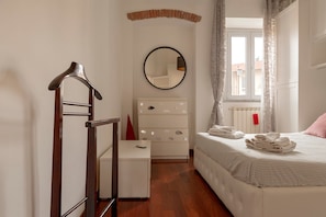 1 bedroom, WiFi, bed sheets - Chica's Home Apartment (Livorno)