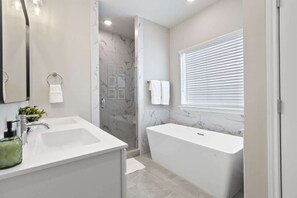 Hair dryer, towels - Luxe Family-Friendly 3BR with Game Room & Fire Pit (Houston)
