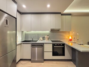 Private kitchen - Prime Location 1BR in Şişli (Istanbul)