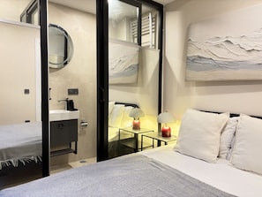 1 habitación, tabla de planchar con plancha, wifi gratis y ropa de cama 