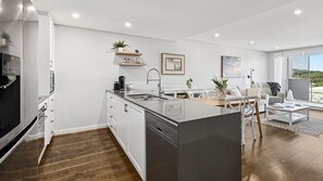 Fridge, microwave, oven, stovetop - The Shoal 407, 6-8 Bullecourt St - linen, lift and 2 minutes to the water and shops (Shoal Bay)