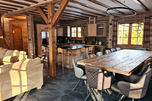 Chalet le grand Gaby – Grand Massif: Modern Comfort & Alpine Charm, Walk to Lifts
