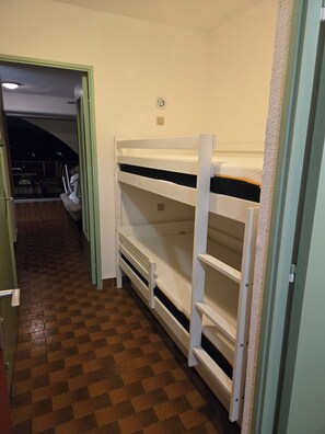 Room - Vrbo Property (Le Grau-du-Roi)