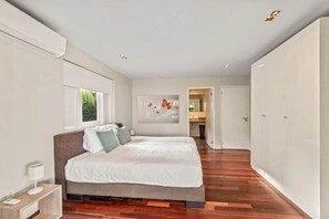 3 Schlafzimmer, Zimmersafe, Bügeleisen/Bügelbrett, Reisekinderbett