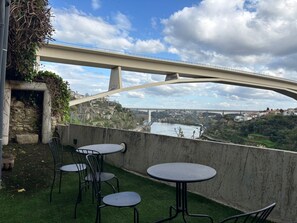 Deluxe Apartment, River View | Outdoor dining - Corticeira Living (Porto)